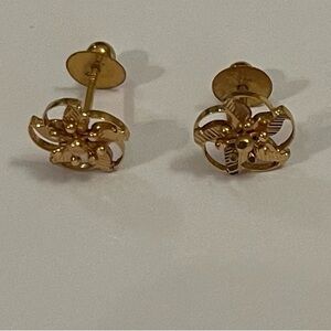 Elegant Gold Floral Stud Earrings